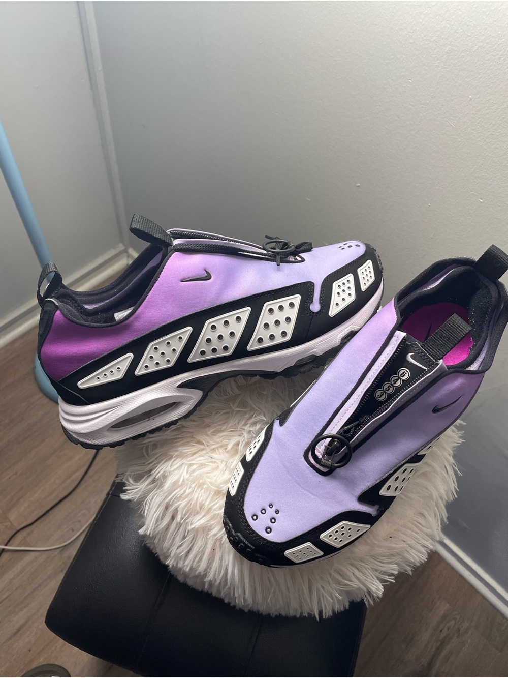 Women Nike Worn Once Retail $180